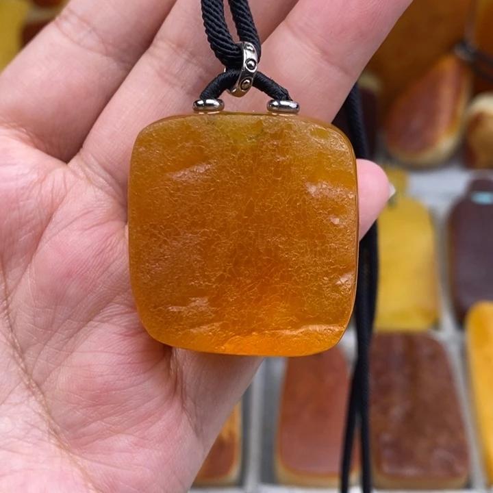 琥珀珠宝奇石未镶嵌