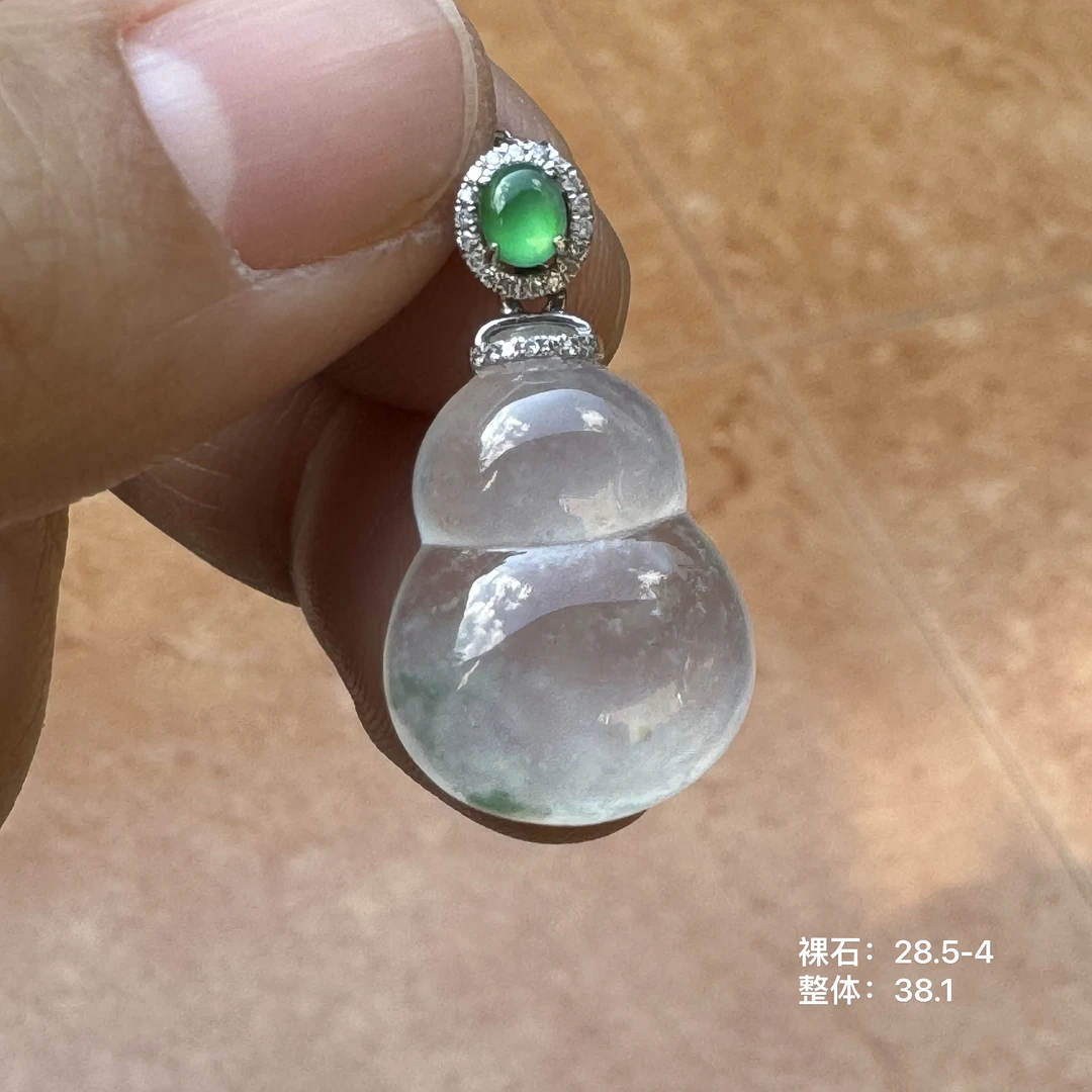 翡翠18k白金配钻透亮水草绿葫芦 裸石28.5-4