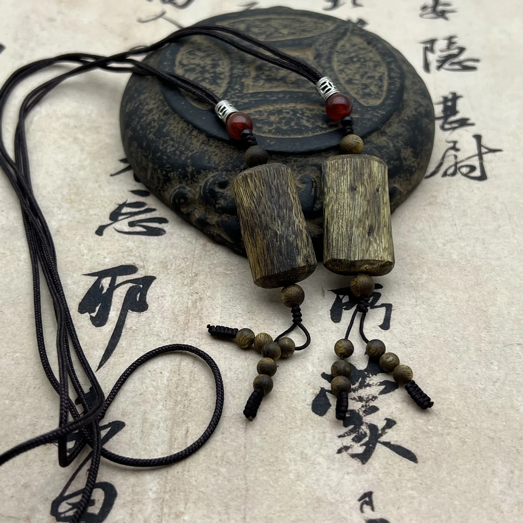 【才少推荐】沉香绿奇楠红吊坠多样性发货1个