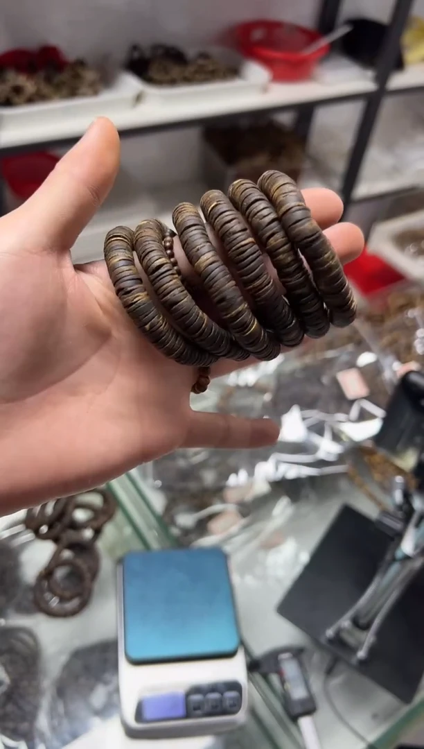 【闪购商品】沉香手串8号沉水虫漏多样性发货1条