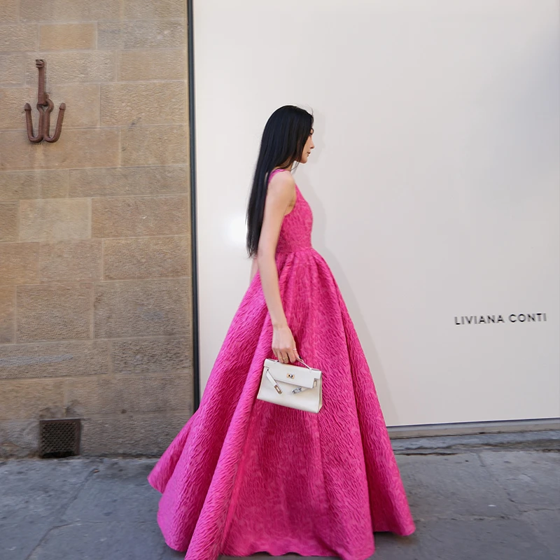 赵三观火龙果色背带U型领无袖联连衣裙女夏2024新款高端提花A字裙