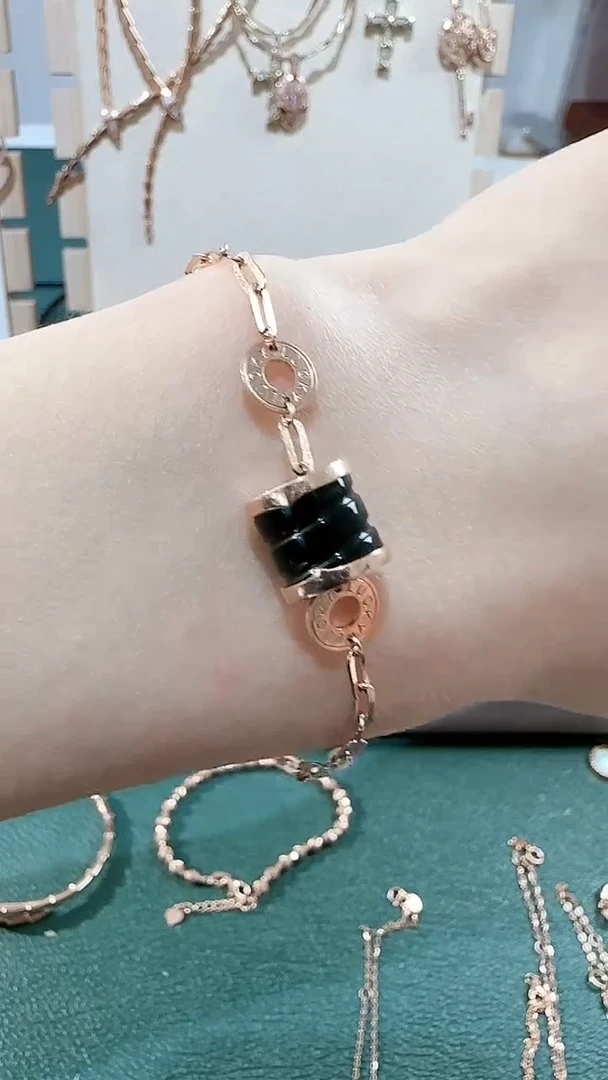 【闪购商品】玛瑙/玉髓手链18K金镶嵌18K金3饼路路通手链