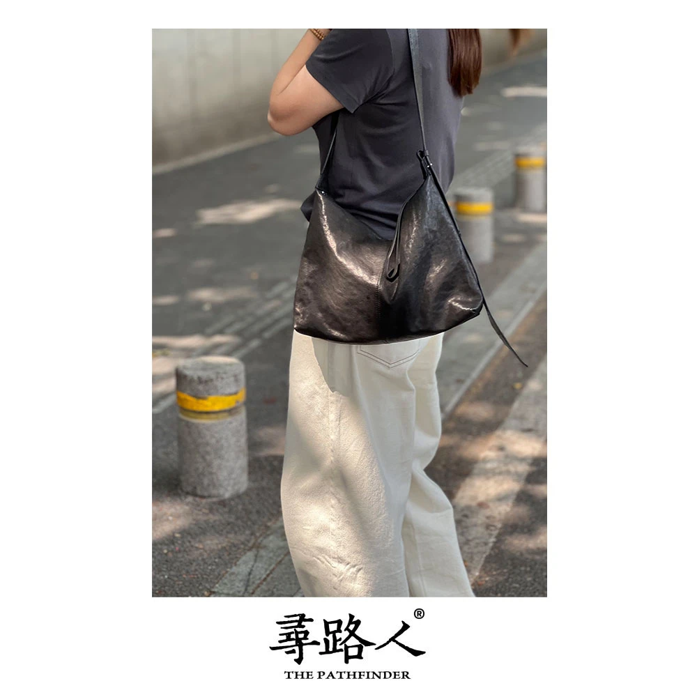 寻路人藏系列休闲小众简约质感纯色斜挎单肩包松松包