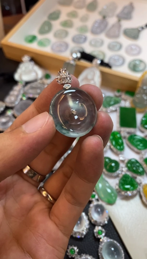 【闪购商品】翡翠吊坠(不含链)18K金镶嵌平安扣