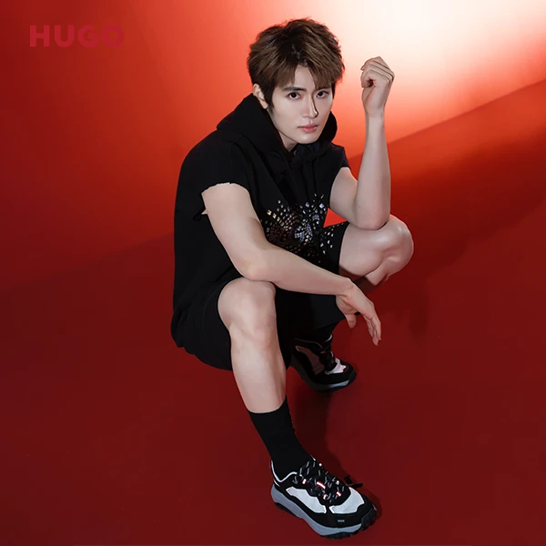 【力丸同款】HUGO雨果 24早春饰钉效果艺术风图案毛圈短裤50504530