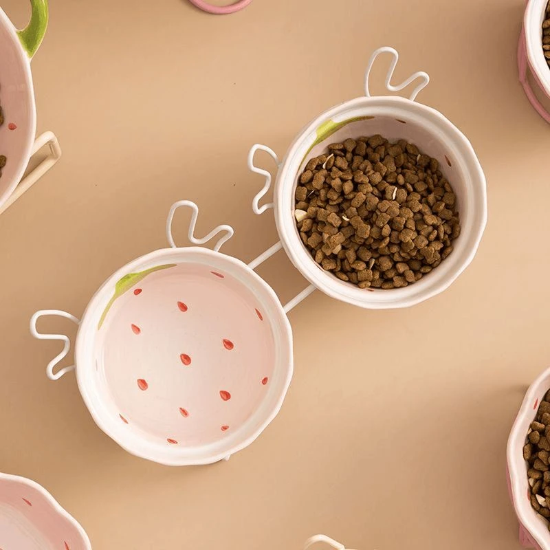 草莓猫碗双碗猫食盆陶瓷斜口宠物碗猫咪饭碗喝水一体猫水碗护椎