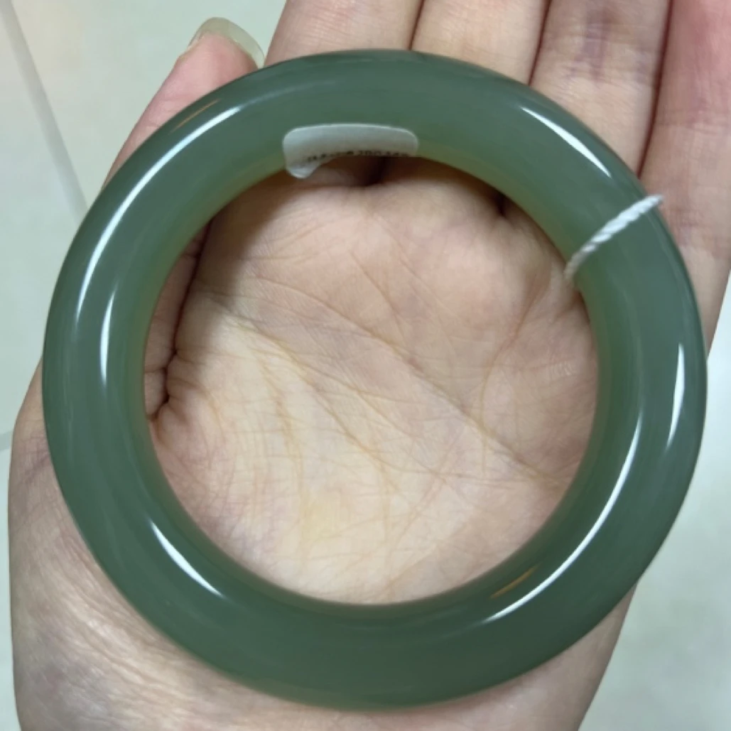 Luo天然和田玉湖水绿手镯，53.7圈口，水头足，高冰底