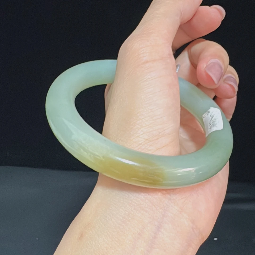 【和田玉且末一口糖手镯】颜色淡雅56.8/11.3/10.9