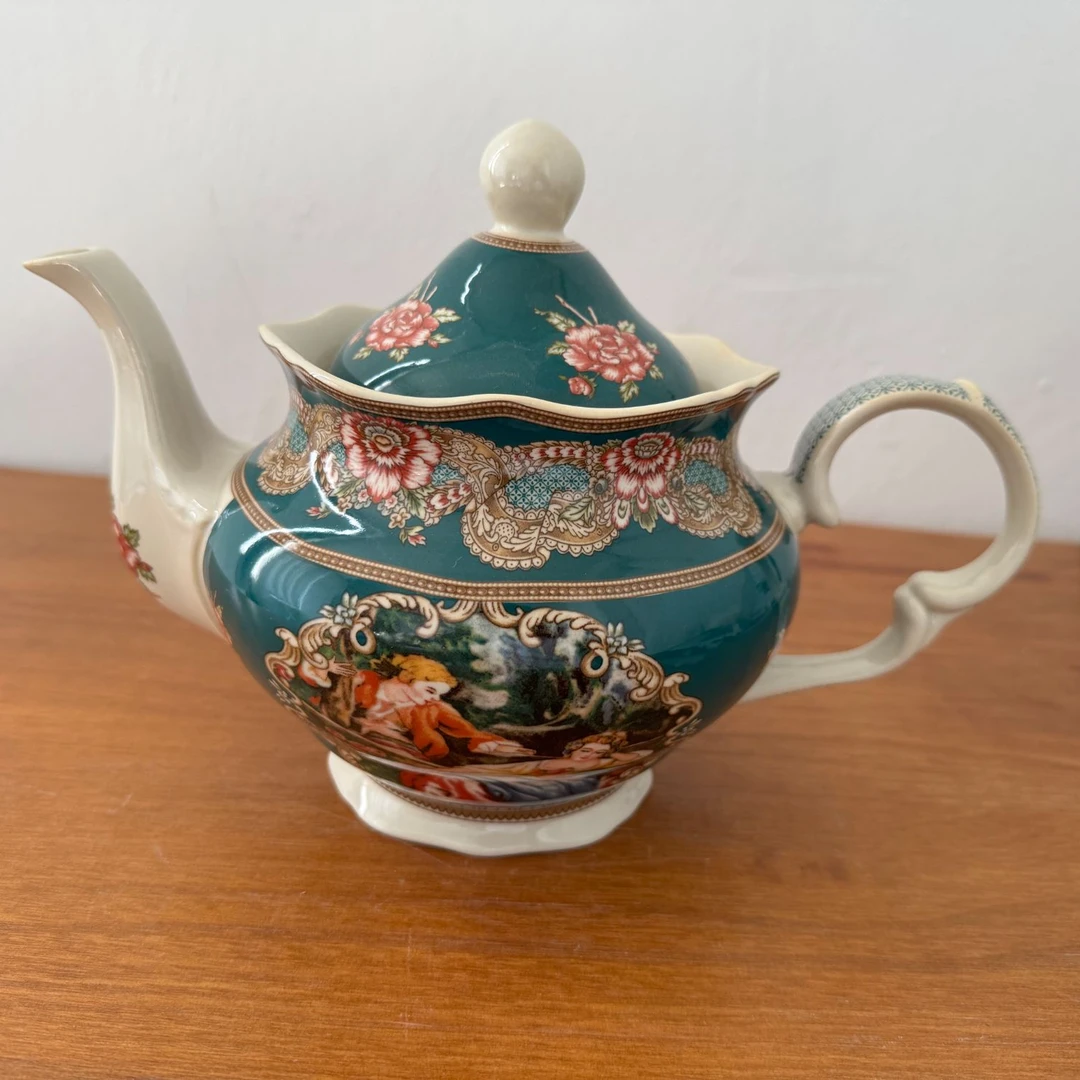 欧洲名画罗密欧与朱丽叶系列釉中彩茶壶082