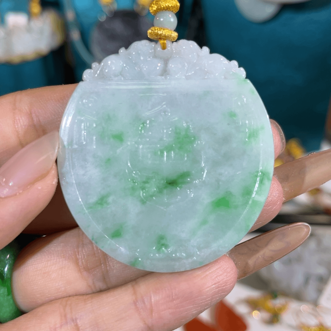 翡翠吊坠(赠链)未镶嵌