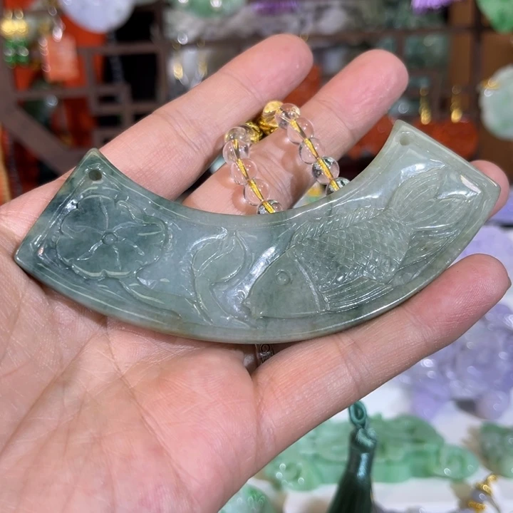 翡翠吊坠(赠链)未镶嵌