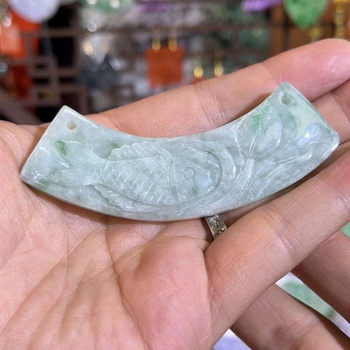 翡翠吊坠(赠链)未镶嵌
