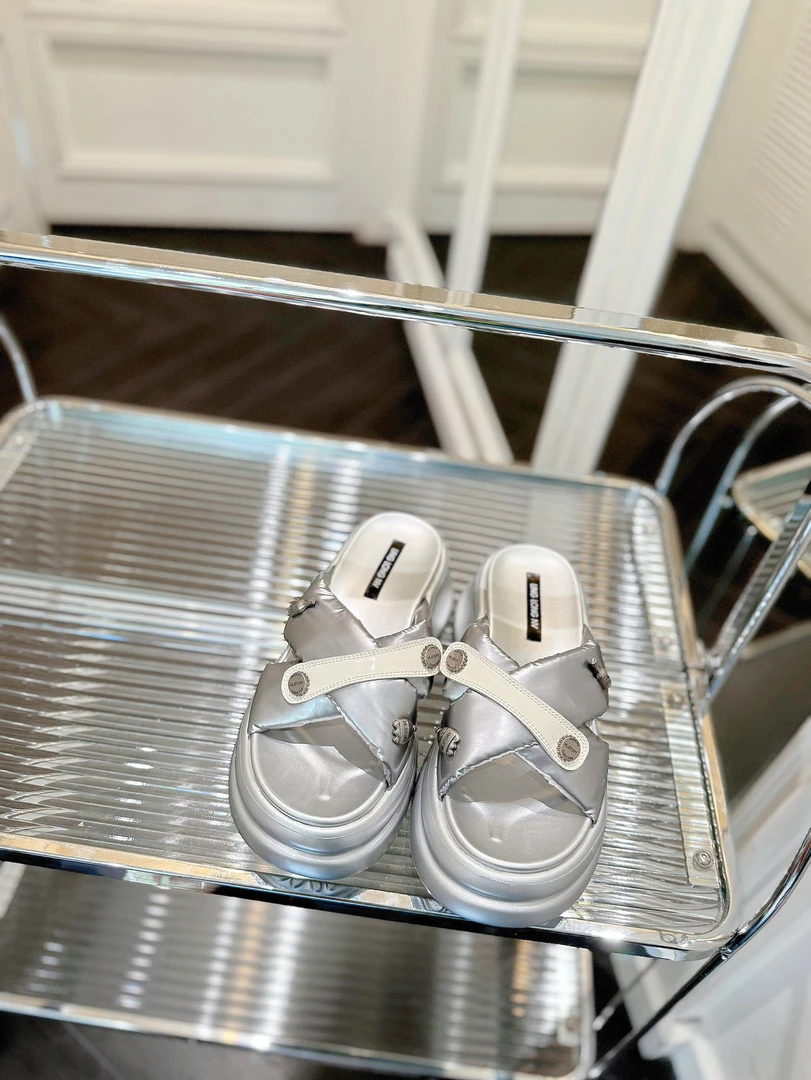 【聚新汇】8315-22时尚潮流休闲凉鞋时尚休闲百搭舒适坡跟拖鞋