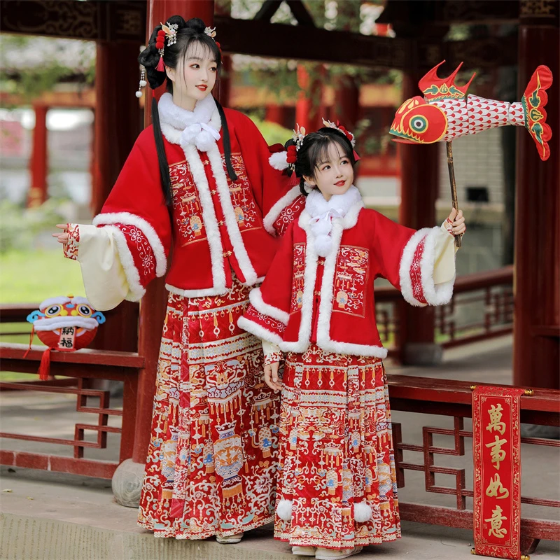 裳荷坊原创明制冬季汉服女方领加厚半臂马面裙拜年服改良日常古装