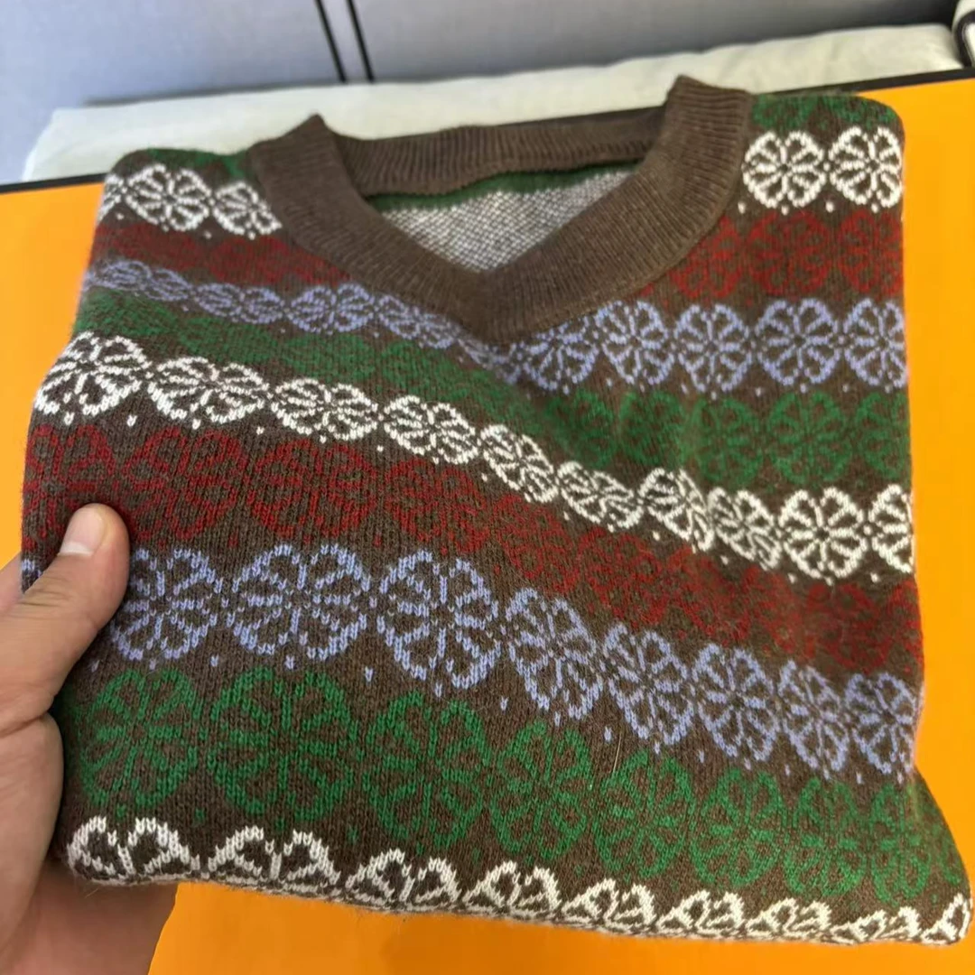 《幸运花》圆领提花休闲百搭毛衣女