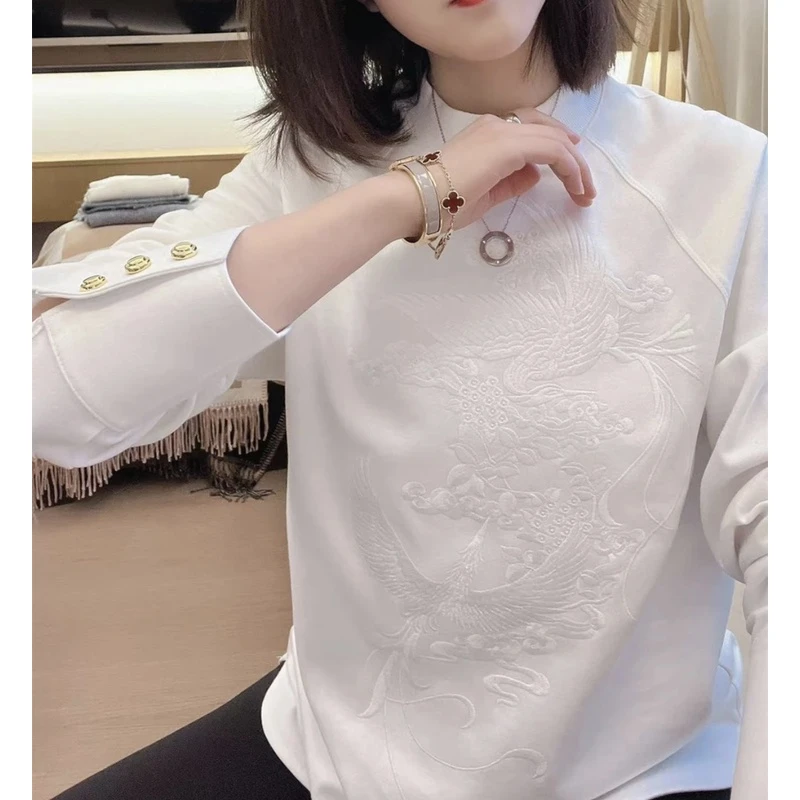 龙年国风刺绣上衣女2024春季新款宽松白色中长款t恤叠穿打底卫衣