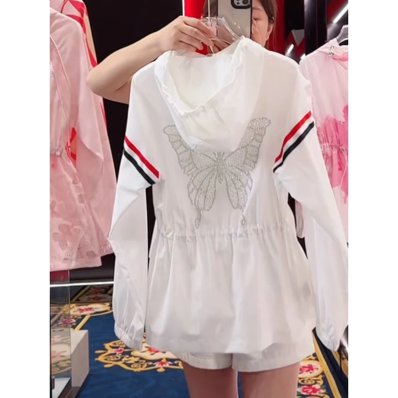 白色超薄蝴蝶烫钻长袖连帽防晒衣女收腰防晒透气休闲外套2024新款