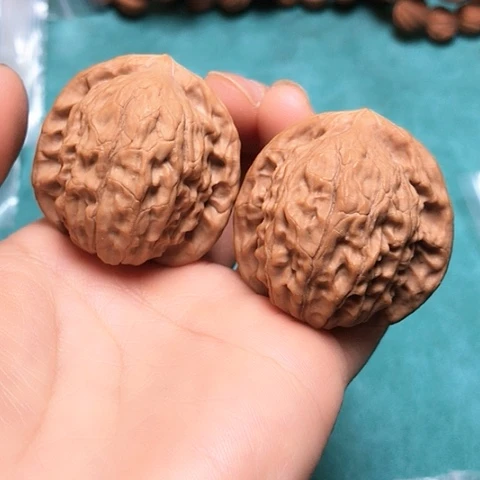 核桃核雕37金牛一对
