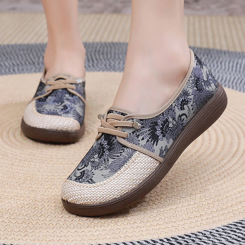 老北京布鞋女春秋民族风奶奶鞋透气软底休闲平底一脚蹬浅口妈妈鞋