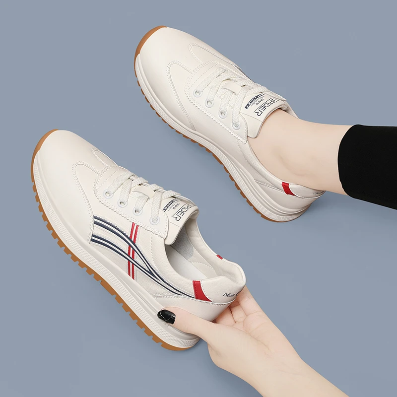 真皮小白鞋女士2025新款春秋季鞋子中年软底百搭厚底休闲运动时尚