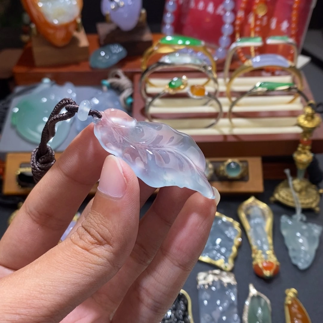 翡翠颈饰未镶嵌吊坠