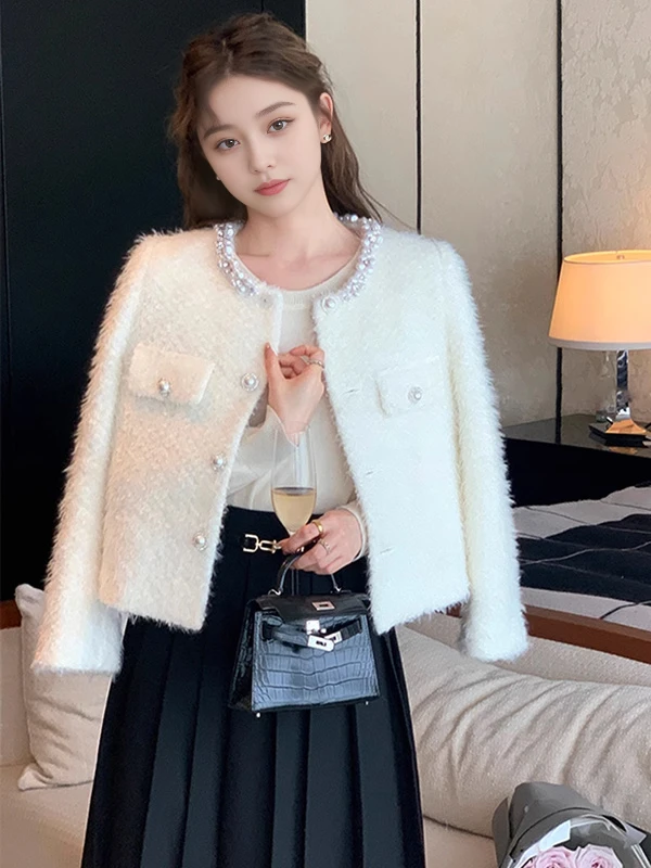 【现货+运费险】02冬季法式轻奢珍珠领白色小香风短款富家千金感