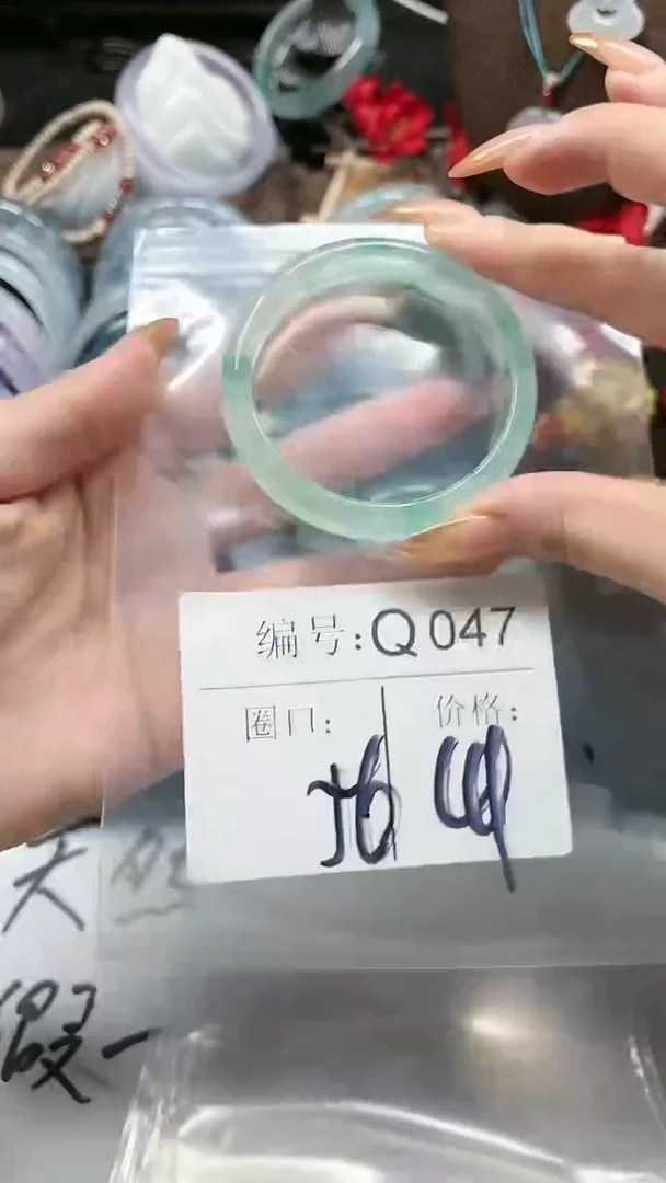 【闪购商品】石英质玉手镯未镶嵌56圈口Q047