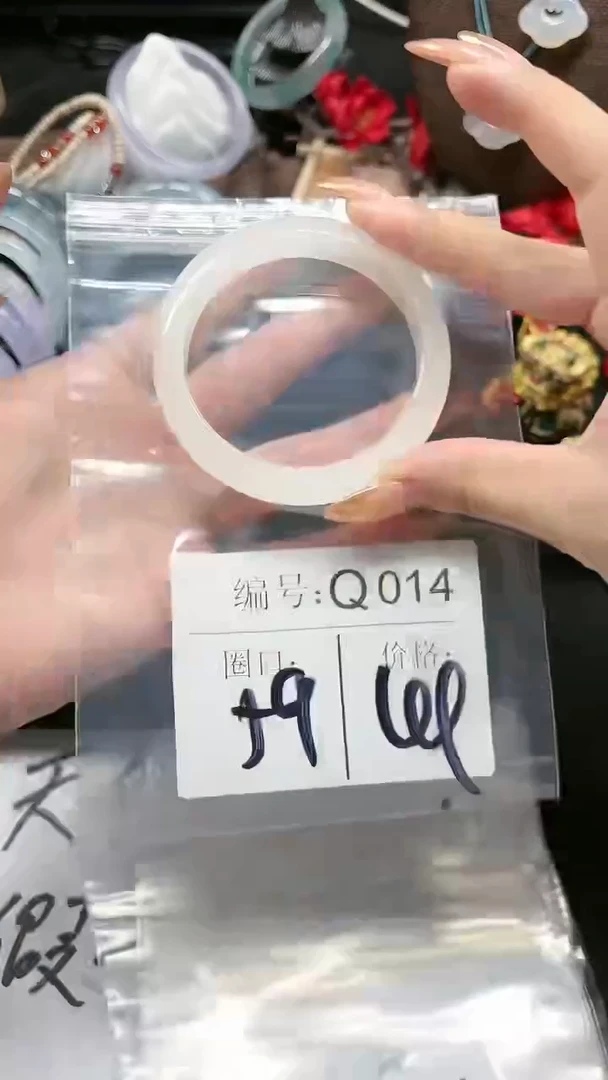 【闪购商品】石英质玉手镯未镶嵌59圈口Q014