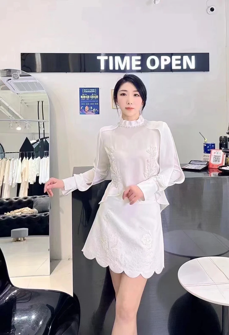 【深圳南油高端定制女装】绣花烫钻波浪摆半裙