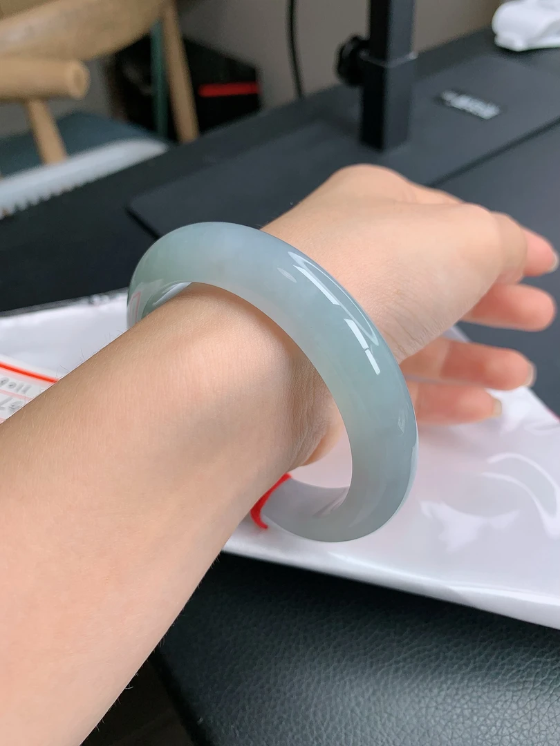 缅甸天然a货翡翠57圈口冰胶润底手镯