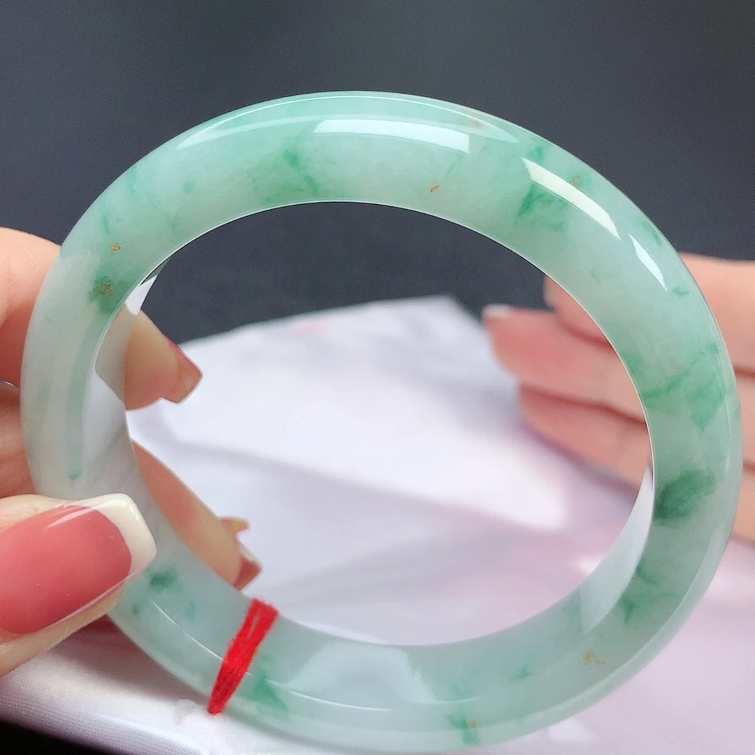 翡翠手镯未镶嵌l n n n n n n n n