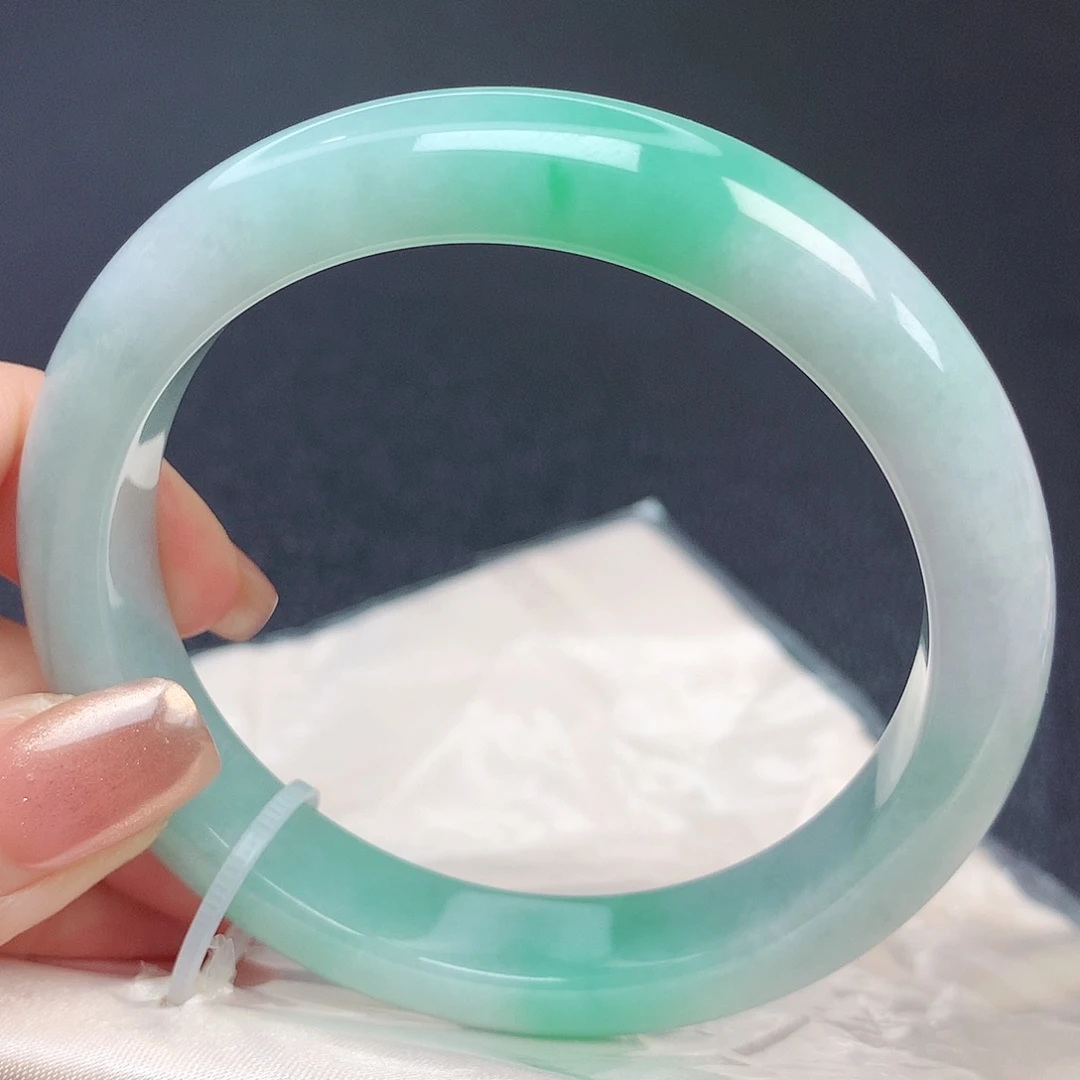 翡翠手镯未镶嵌05n n n n n n n n n n