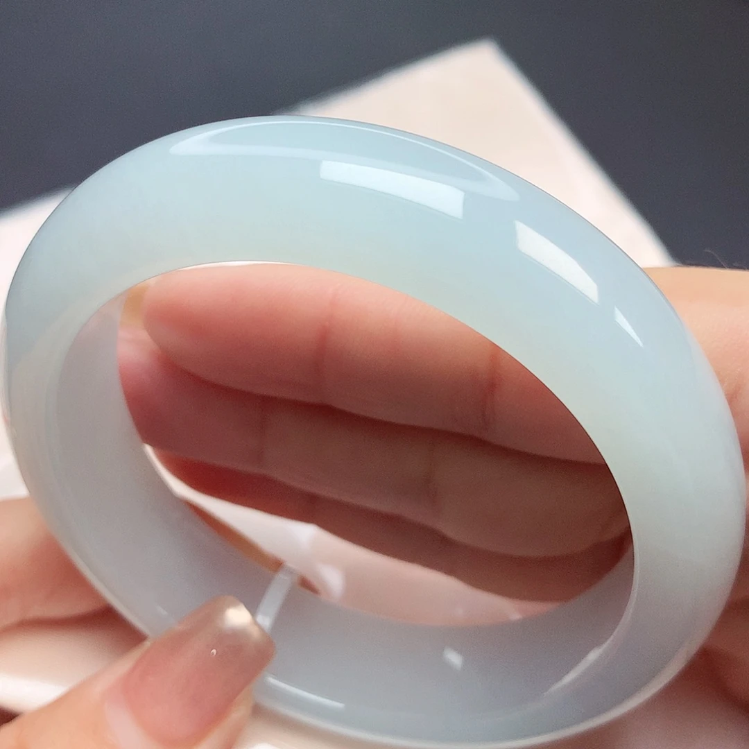 翡翠手镯未镶嵌l n n n n n n n n