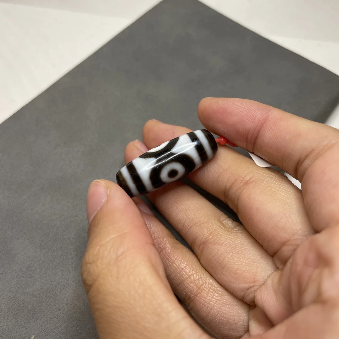 行运家 黑白『莲花三眼』11.7*31.3镶蚀玛瑙台珠 锁骨链