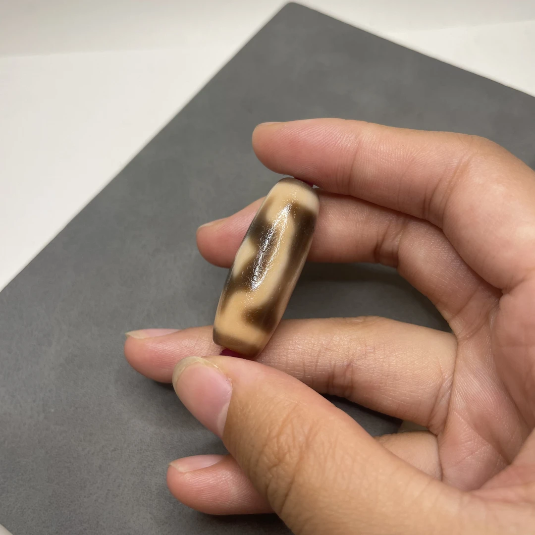 砂油料 全品 藏式仿老「坦诚两眼」13.6*13.4*35.7镶蚀玛瑙台珠