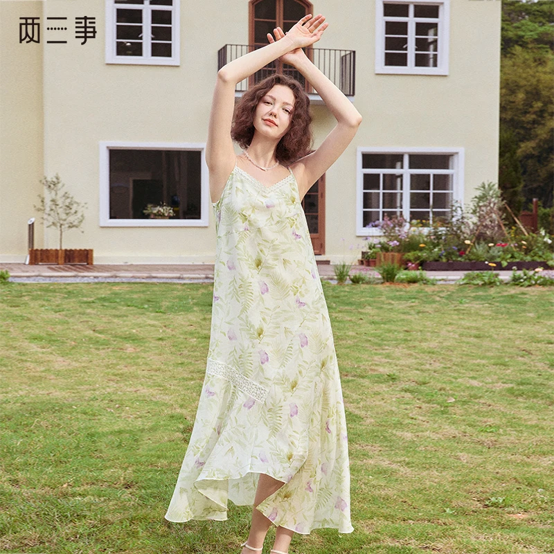 【两三事】与花香作伴 蕾丝边拼接印花吊带连衣裙S24XLY017