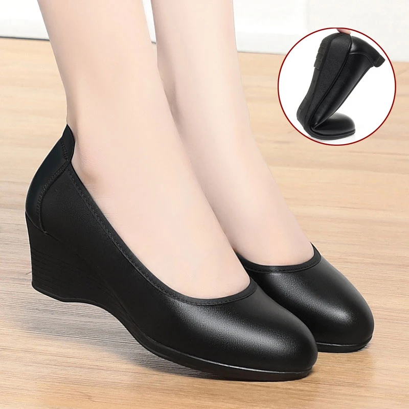 单鞋女坡跟妈妈鞋子真皮皮鞋软底久站不累工作鞋女黑色工装职业鞋