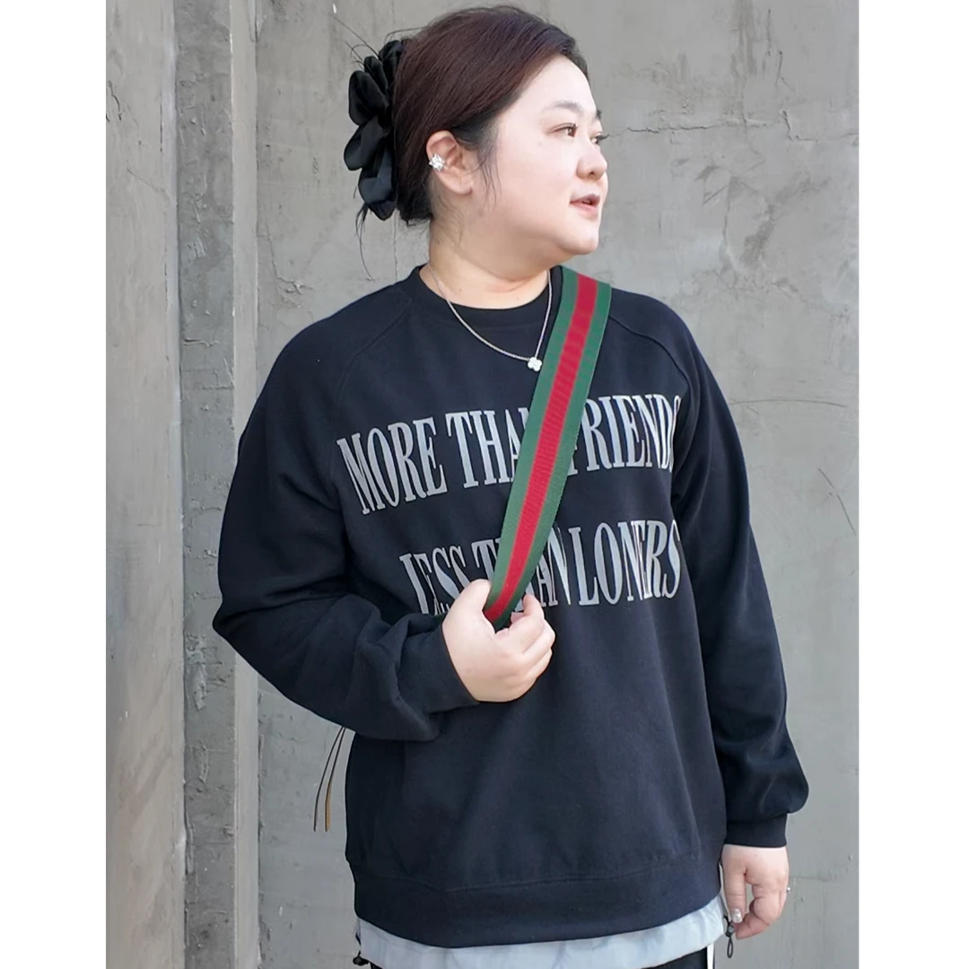 大博姐冬季大版字母套头卫衣时尚潮流抽拉宽松圆领