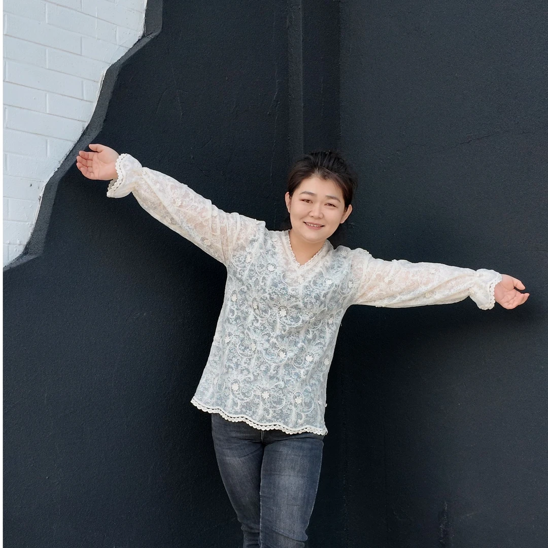 大博姐秋冬圆领大码韩版磨毛绒洋气镂空蕾丝打底衫
