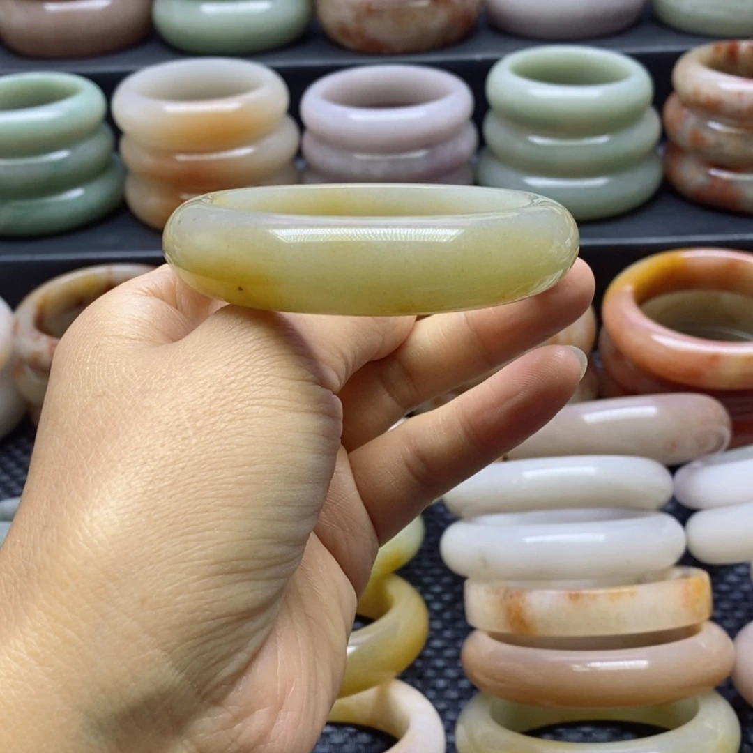 【闪购商品】石英质玉手镯未镶嵌我***苗