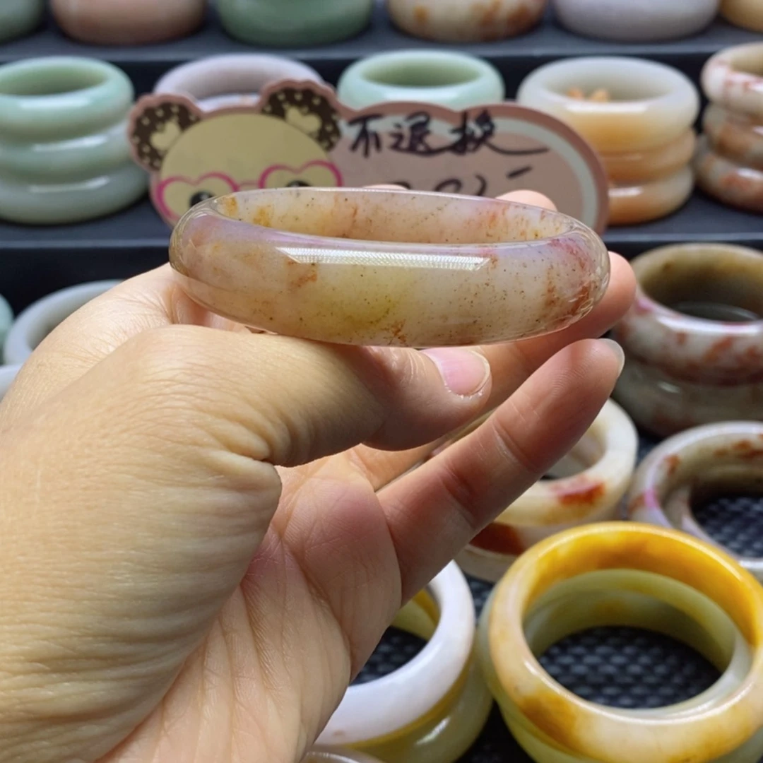 【闪购商品】石英质玉手镯未镶嵌大*