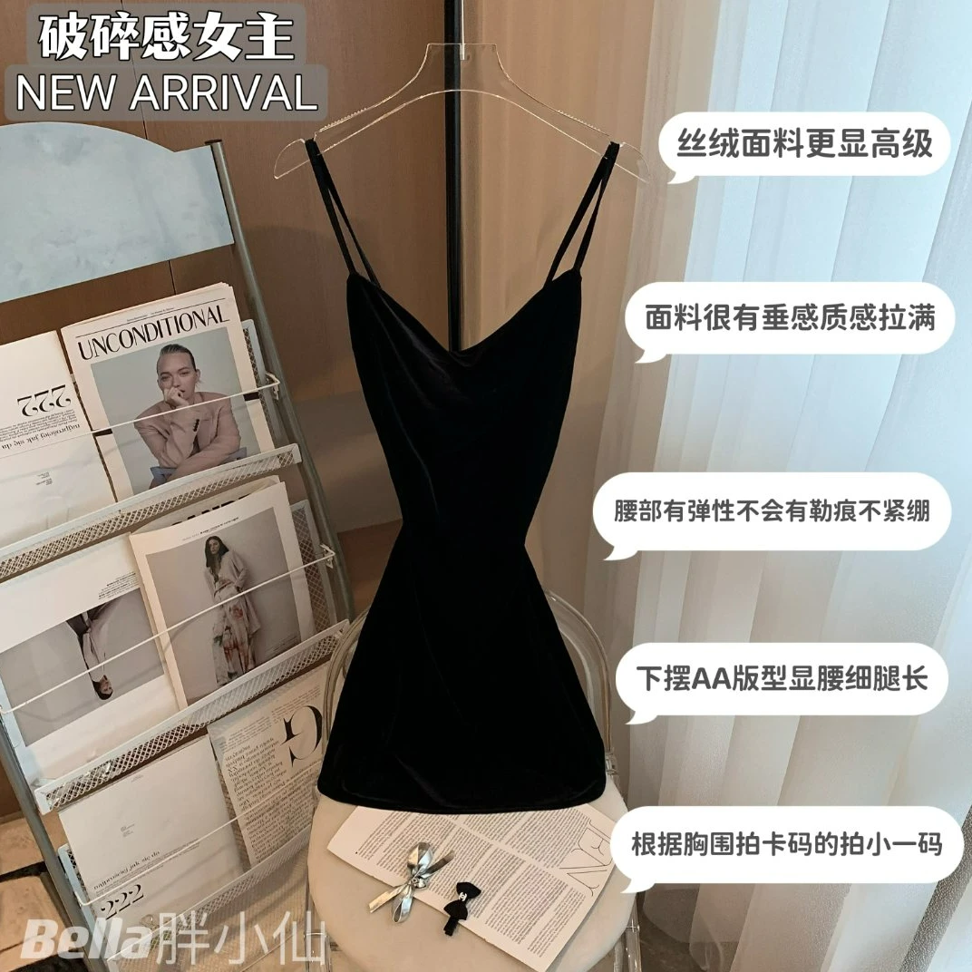 胖小仙2024春夏<破碎感女主短款丝绒吊带轻奢小众时尚潮流连衣裙