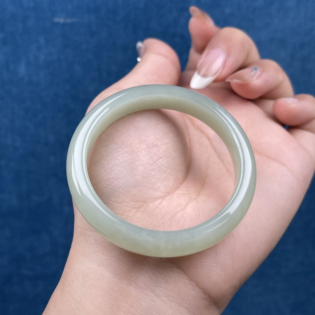 SZ313和田玉手镯O 52.3*10.8*6.8放漏品有瑕介意勿拍不退换