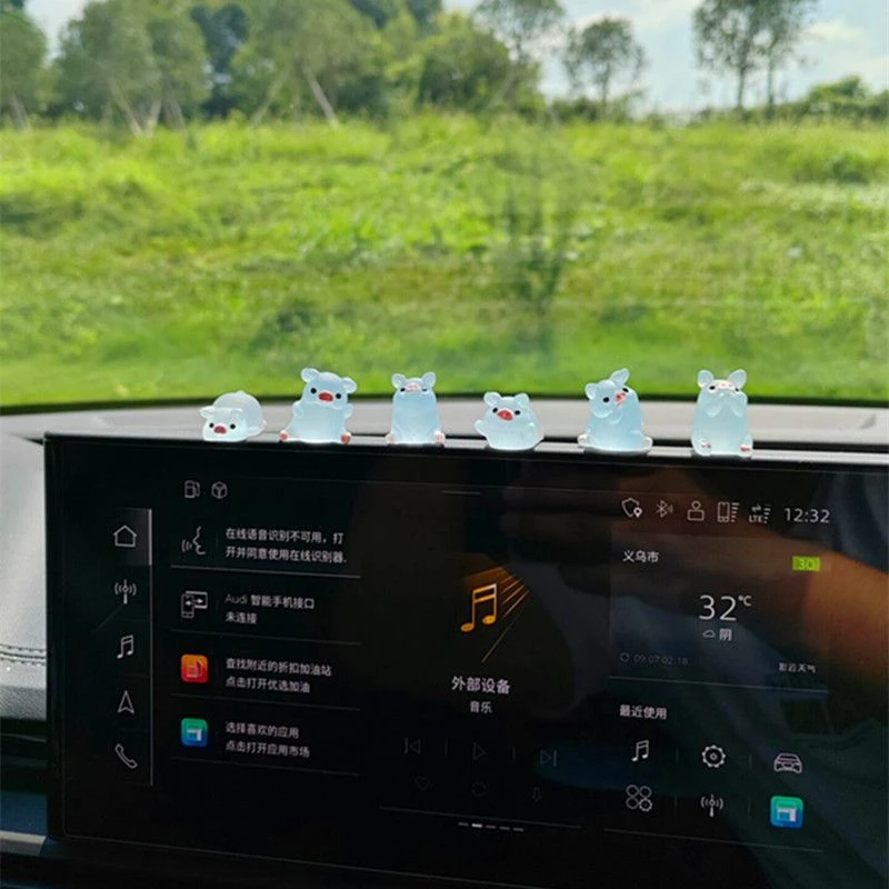 夜光小猪车内装饰摆件汽车中控台装饰卡通玩偶个性创意车内装饰品