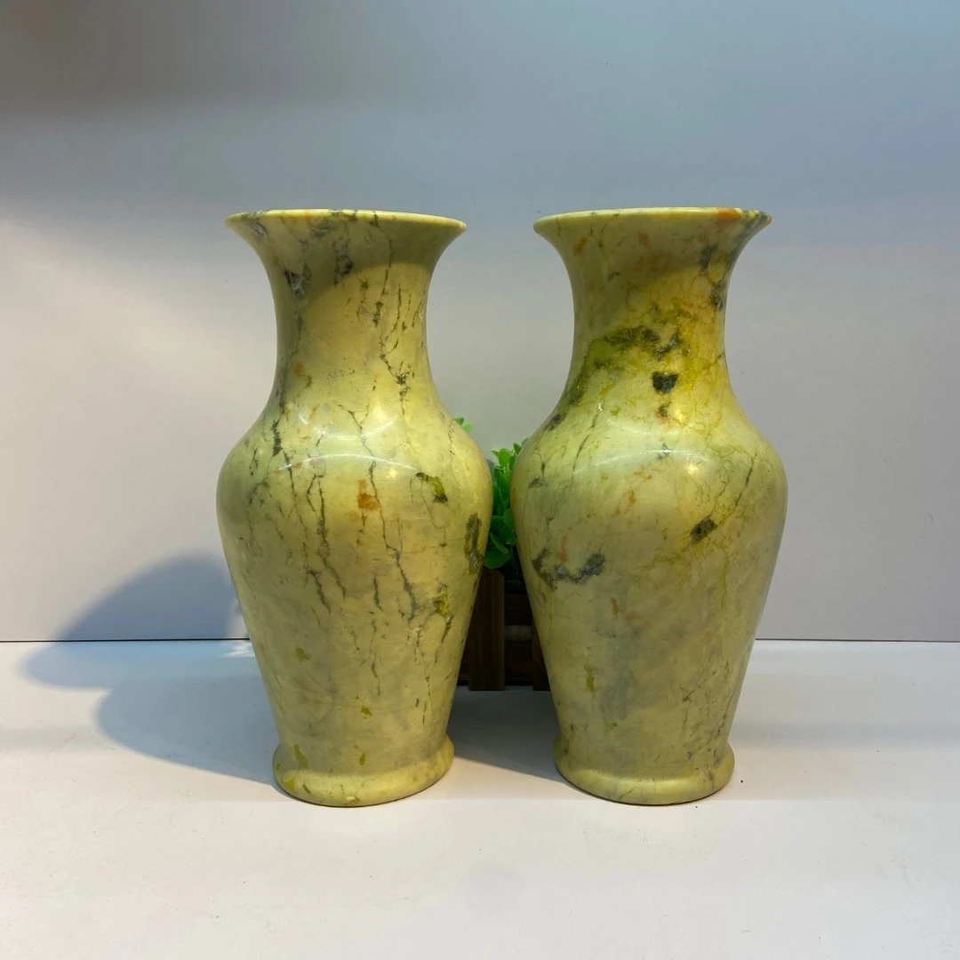 岫岩玉石翠玉花瓶家居摆件手工雕刻新年装饰品珠宝玉器有些绺裂