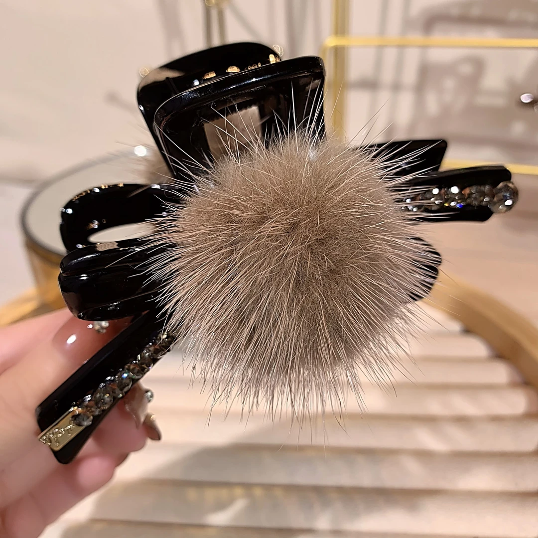 约12.5公分  网红秋冬新款毛绒小球抓夹女时尚气质盘发夹头饰