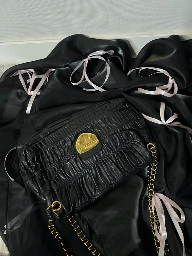 95新 Prada/普拉达 黑色褶皱猪鼻扣流浪斜挎单肩包xw