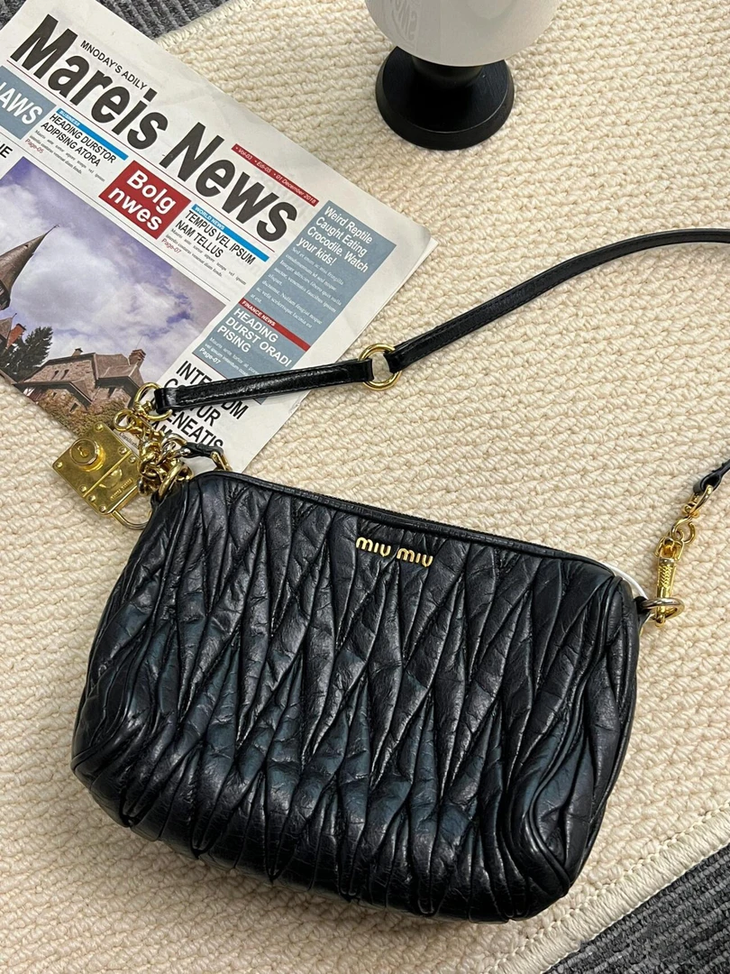 95新 MIU MIU/缪缪 黑色单肩包