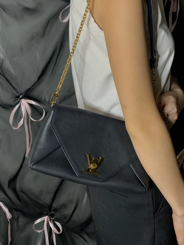 95新 LouisVuitton/路易威登 黑金配色斜挎单肩包xw