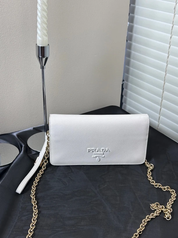 95新 Prada/普拉达 白色时尚链条包